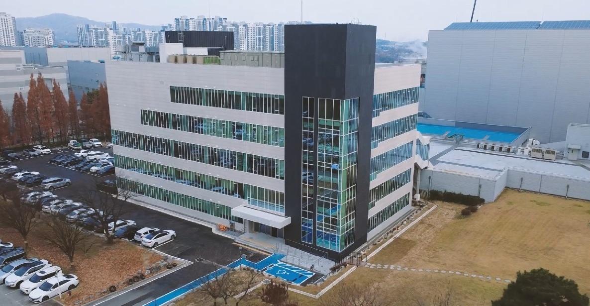 본문 이미지 - 동아제약이 천안공장에 &#39;품질혁신센터&#39;를 준공했다.&#40;동아쏘시오홀딩스 제공&#41;/뉴스1