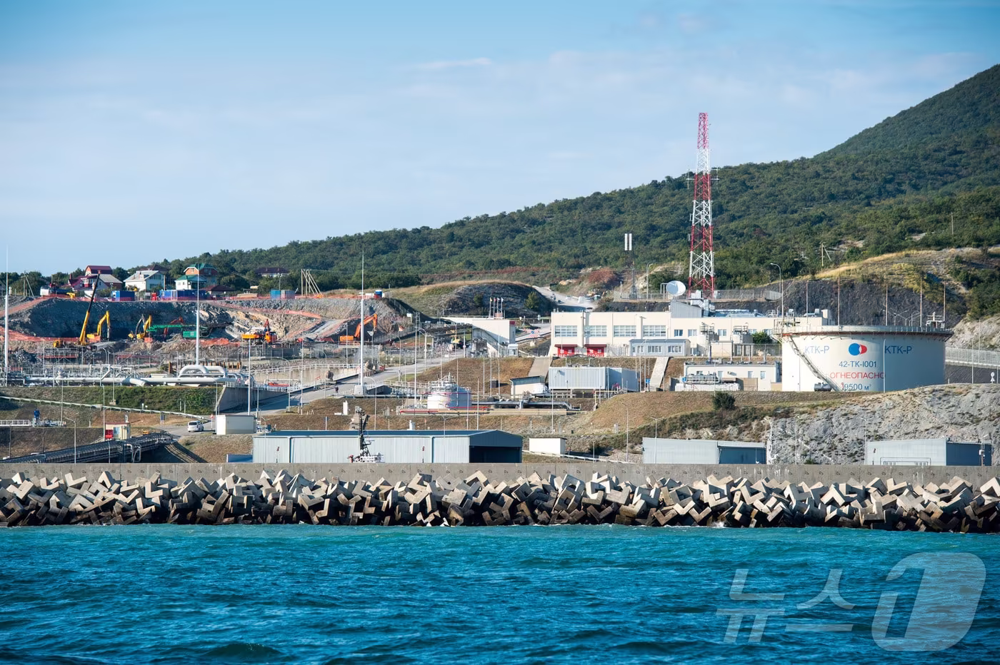 러시아 노보로시스크 흑해 항구 근처 유즈나야 오제레예프카에 위치한 카스피 파이프라인 컨소시엄&#40;CPC&#41; 해상 터미널 시설 전경. &#40;자료사진&#41; 2021.9.20 ⓒ 로이터=뉴스1 ⓒ News1 강민경 기자