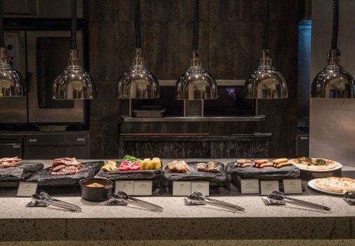 본문 이미지 - 웨스틴 조선 서울 뷔페 &#39;아리아&#39; 전경.&#40;조선호텔앤리조트 제공&#41;. 