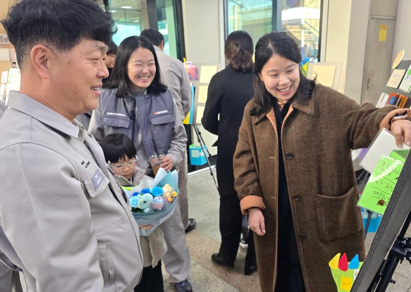 한국타이어 대전공장서 진행된 &#39;H-KIDZ 어린이집 스토리북 전시회&#39; 모습.&#40;한국타이어 제공. 재판매 및 DB금지&#41;/뉴스1