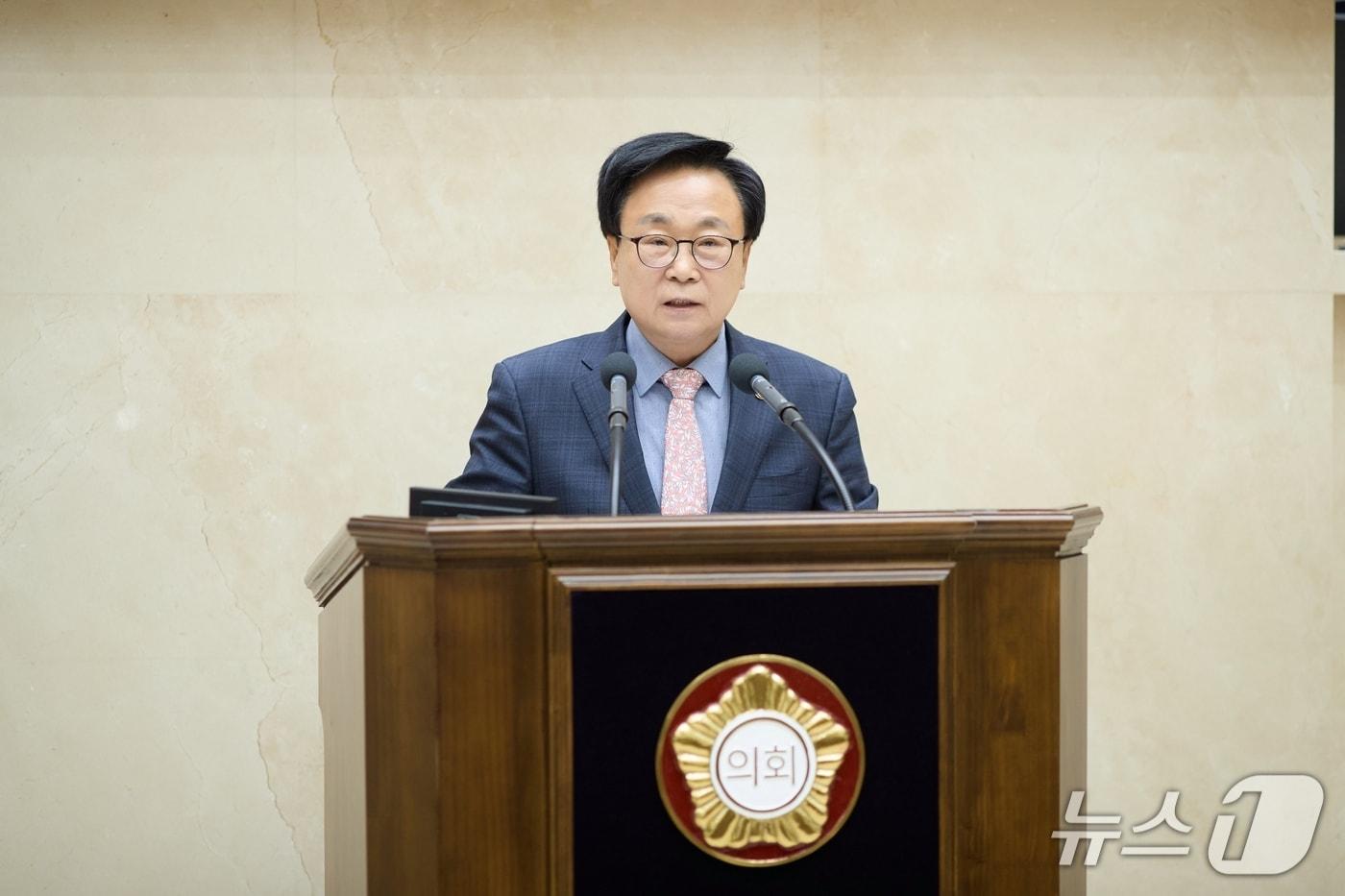 김영식 의원이 12일 열린 제297회 정례회 제4차 본회의에서 5분 자유발언을 하고 있다.&#40;시의회 제공&#41;