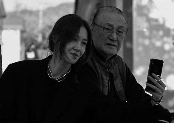 본문 이미지 - 발레리나 윤혜진&#40;왼쪽&#41;, 고&#40;故&#41; 윤일봉/ 사진=윤혜진 인스타그램