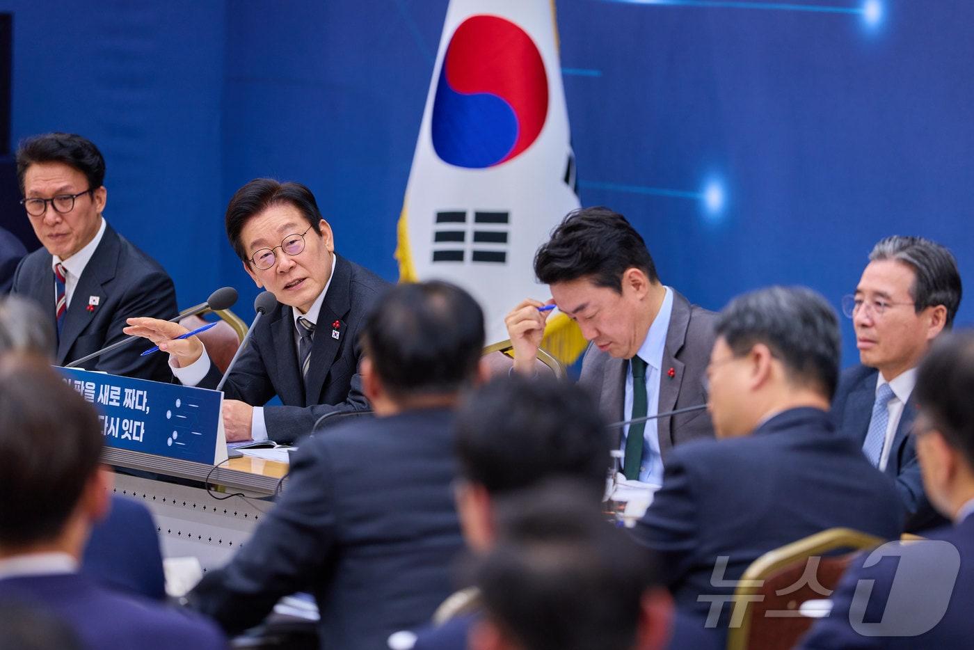 이재명 대통령이 12일 세종시 정부세종컨벤션센터에서 열린 국토교통부 업무보고에서 발언하고 있다. &#40;대통령실 제공. 재판매 및 DB 금지&#41; 2025.12.12/뉴스1 ⓒ News1 이재명 기자