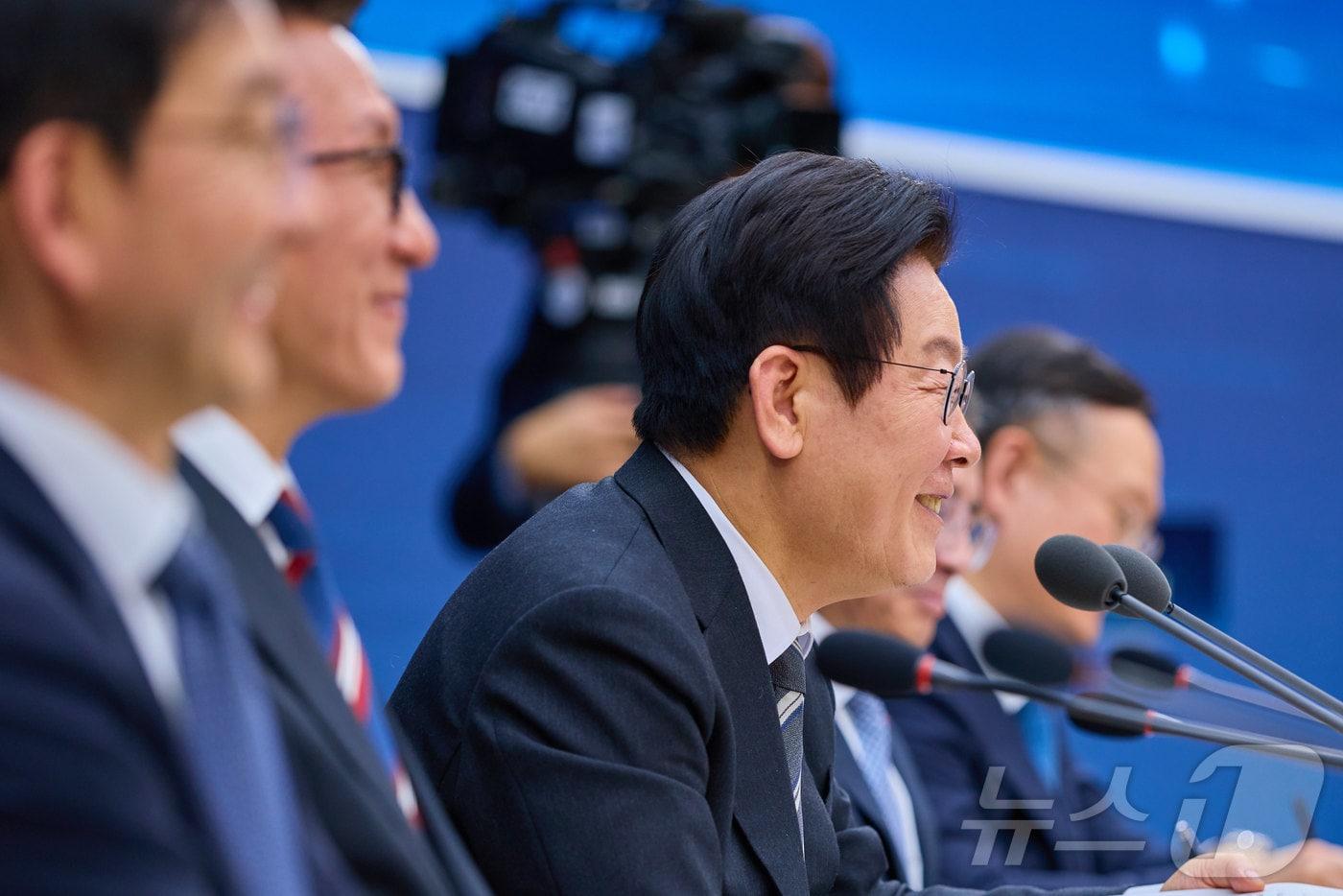 이재명 대통령이 12일 세종시 정부세종컨벤션센터에서 열린 교육부·국가교육위원회·법제처 업무보고에서 발언하고 있다. (대통령실 제공. 재판매 및 DB 금지) 2025.12.12/뉴스1 ⓒ News1 이재명 기자