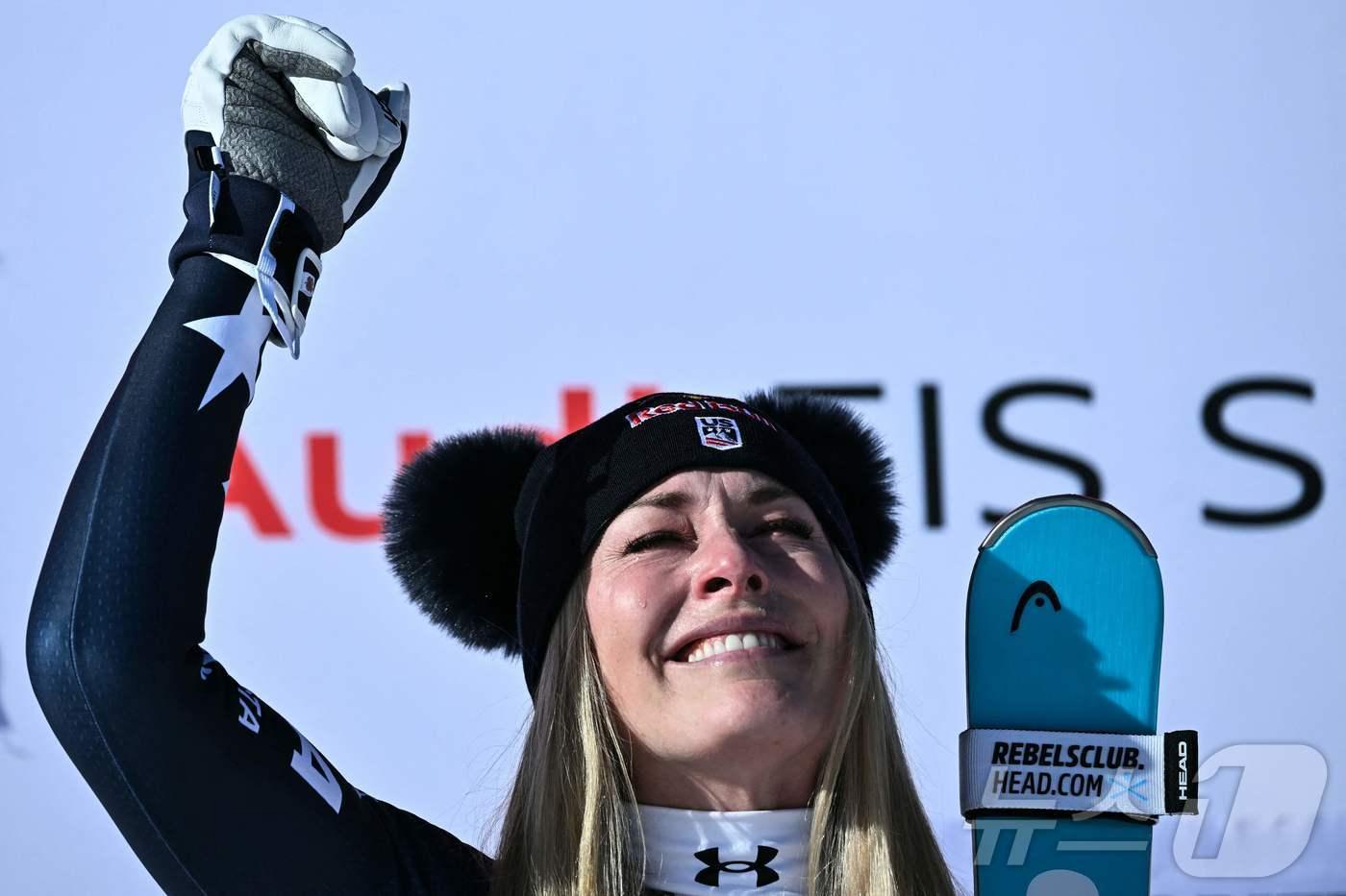 린지 본&#40;미국&#41;이 12일&#40;한국시간&#41; 열린 FIS 알파인 스키 월드컵 여자 활강에서 우승한 뒤 기뻐하고 있다. ⓒ AFP=뉴스1