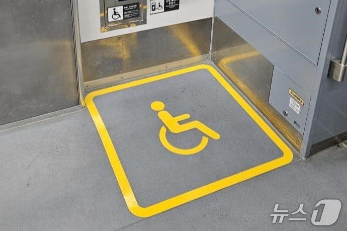 본문 이미지 - 한국철도공사 대구본부는 대경선 열차 내 휠체어 배려 공간 조성했다.&#40;한국철도공사 대구본부 제공. 재판매 및 DB금지&#41;