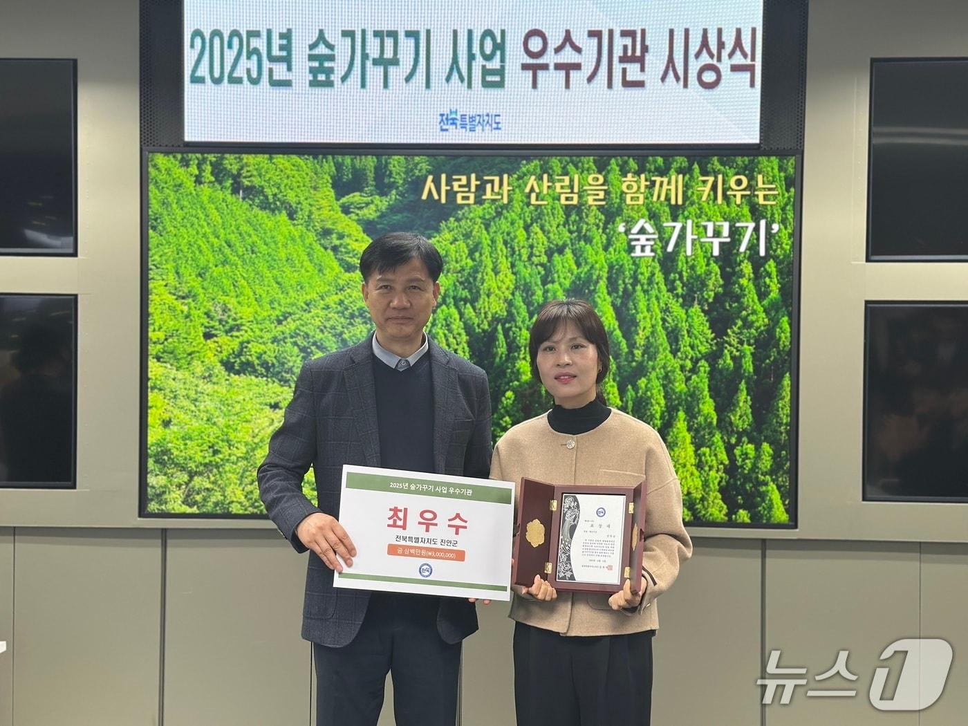 본문 이미지 - 진안군니 전북도가 14개 시·군 대상으로 실시한 '2025년 숲 가꾸기 사업' 평가에서 최우수기관으로 선정됐다.(진안군제공, 재판매 및 DB금지)2025.12.13/뉴스1