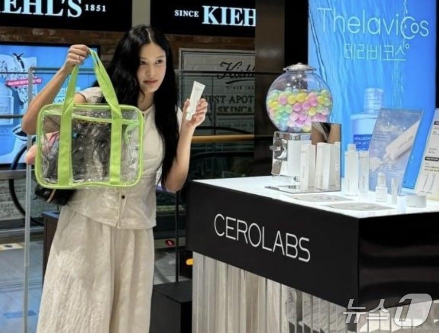 본문 이미지 -  화장픔 압체 세로랩스를 운영 중인 조국 조국혁신당 대표의 딸 조민 씨. 조씨는 전자상거래법 위반, 식품위생법 위반 등의 이유로 고발됐지만 각각 불송치, 무혐의 결정을 받았다. (SNS 갈무리) ⓒ 뉴스1