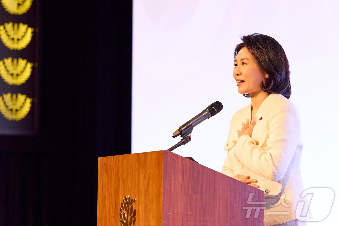 김혜경 여사가 지난 12일 불교지도자 초청 국민화합 기원 송년만찬에 참석해 축사를 하고 있다. (대통령실 제공. 재판매 및 DB 금지) 2025.12.13/뉴스1 ⓒ News1 이재명 기자