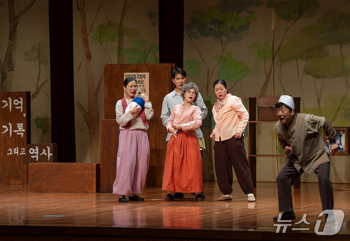 충북 증평군에서 공연한 창작 연극 '웰컴투 메리놀! 희망을 처방합니다'가 군민의 뜨거운 호응 속에 성황리에 막을 내렸다.(증평군 제공, 재판매 및 DB금지)/뉴스1