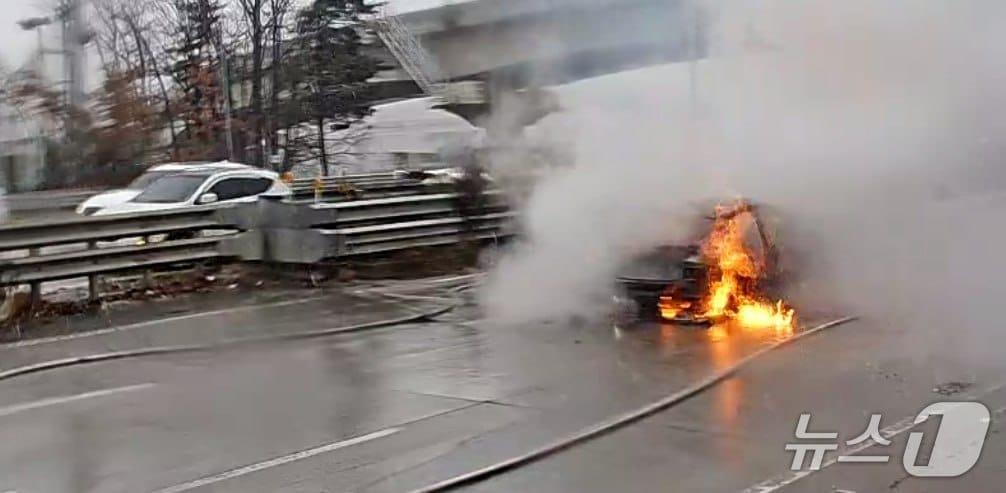 본문 이미지 - 화재 현장. &#40;경기도소방재난본부 제공. 재판매 및 DB 금지&#41; 2025.12.13/뉴스1