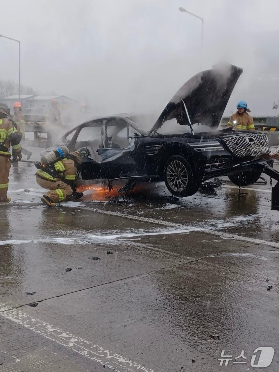 본문 이미지 - 화재 현장. (경기도소방재난본부 제공. 재판매 및 DB 금지) 2025.12.13/뉴스1