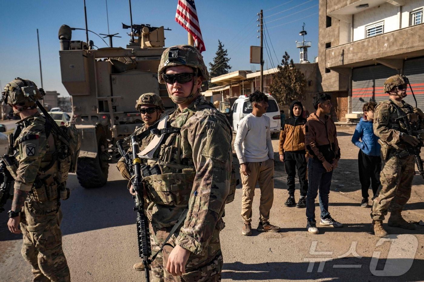 시리아 북동부를 순찰 중인 미군.  기사 내용과 무관한 자료사진. 2025.01.09 ⓒ AFP=뉴스1 ⓒ News1 이지예 객원기자