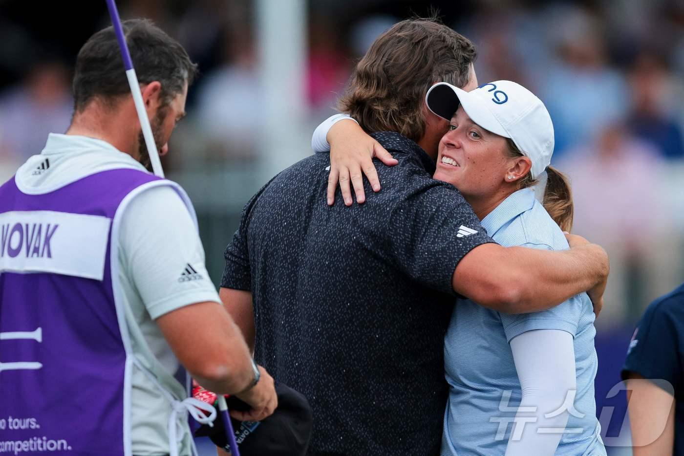로런 코글린과 앤드류 노박. ⓒ AFP=뉴스1