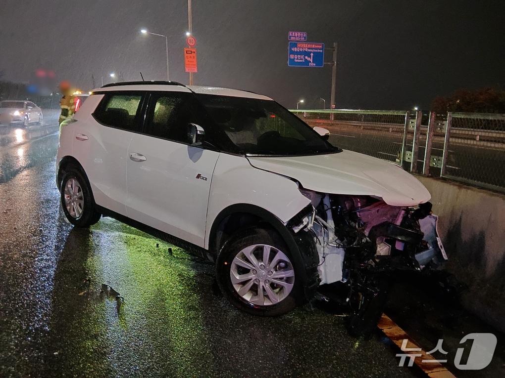 본문 이미지 - 13일 부산 사상구 강변대로 교통사고 현장.&#40;사상경찰서 제공. 재판매 및 DB 금지&#41;
