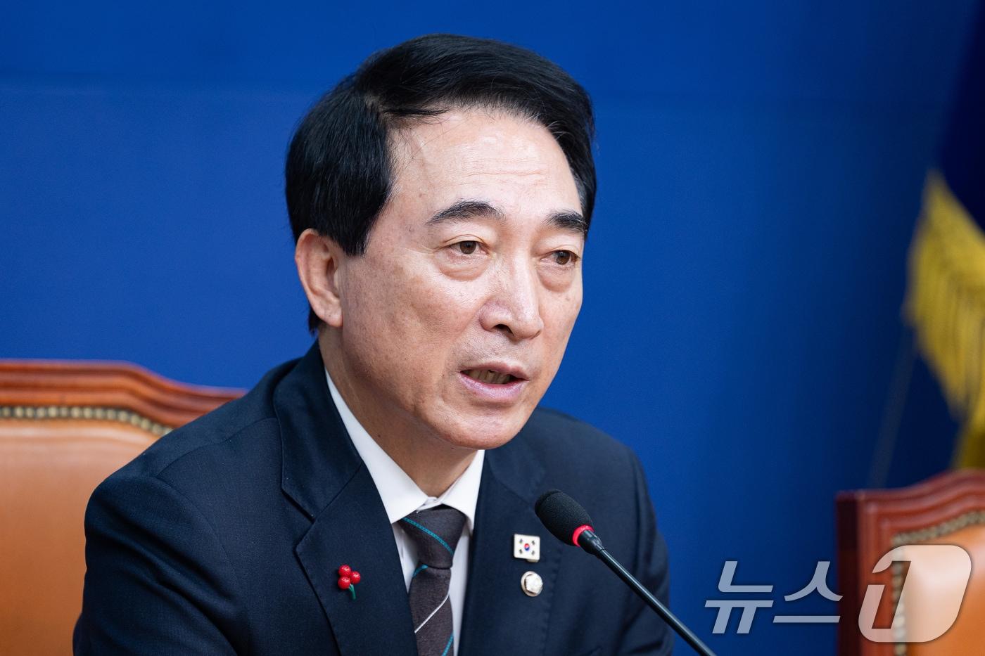 박수현 더불어민주당 수석대변인이 14일 서울 여의도 국회에서 기자간담회를 열고 모두 발언을 하고 있다. 2025.12.14/뉴스1 ⓒ News1 유승관 기자