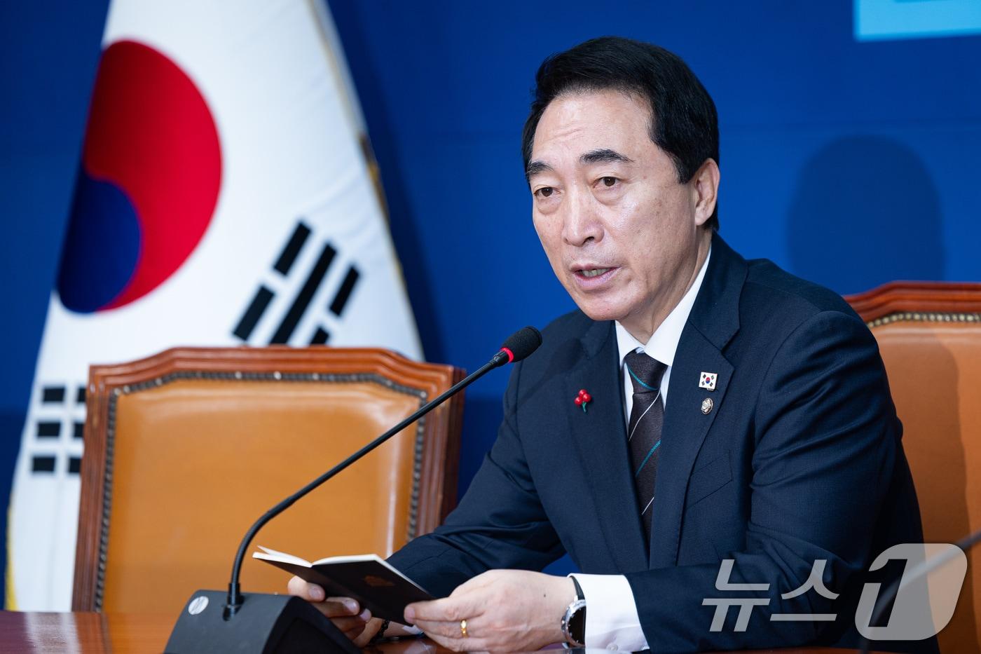 박수현 더불어민주당 수석대변인이 14일 서울 여의도 국회에서 기자간담회를 열고 모두 발언을 하고 있다. 2025.12.14/뉴스1 ⓒ News1 유승관 기자