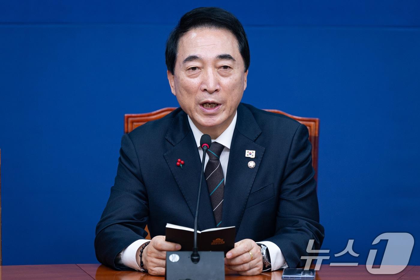 박수현 더불어민주당 수석대변인이 14일 서울 여의도 국회에서 기자간담회를 열고 모두 발언을 하고 있다. 2025.12.14/뉴스1 ⓒ News1 유승관 기자