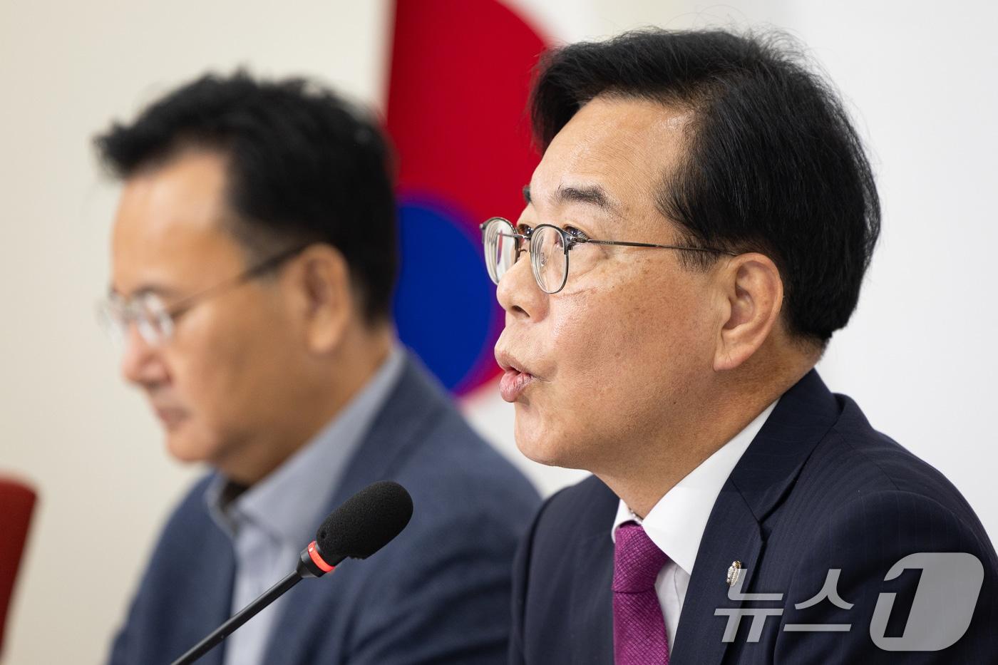 송언석 국민의힘 원내대표가 14일 서울 여의도 국회에서 현안 기자간담회를 열고 모두 발언을 하고 있다. 2025.12.14/뉴스1 ⓒ News1 유승관 기자