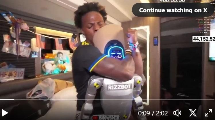 본문 이미지 -  아이쇼스피드라는 크리에이터가 리즈봇을 때리는 장면&#40;NoJumper X계정 갈무리&#41;