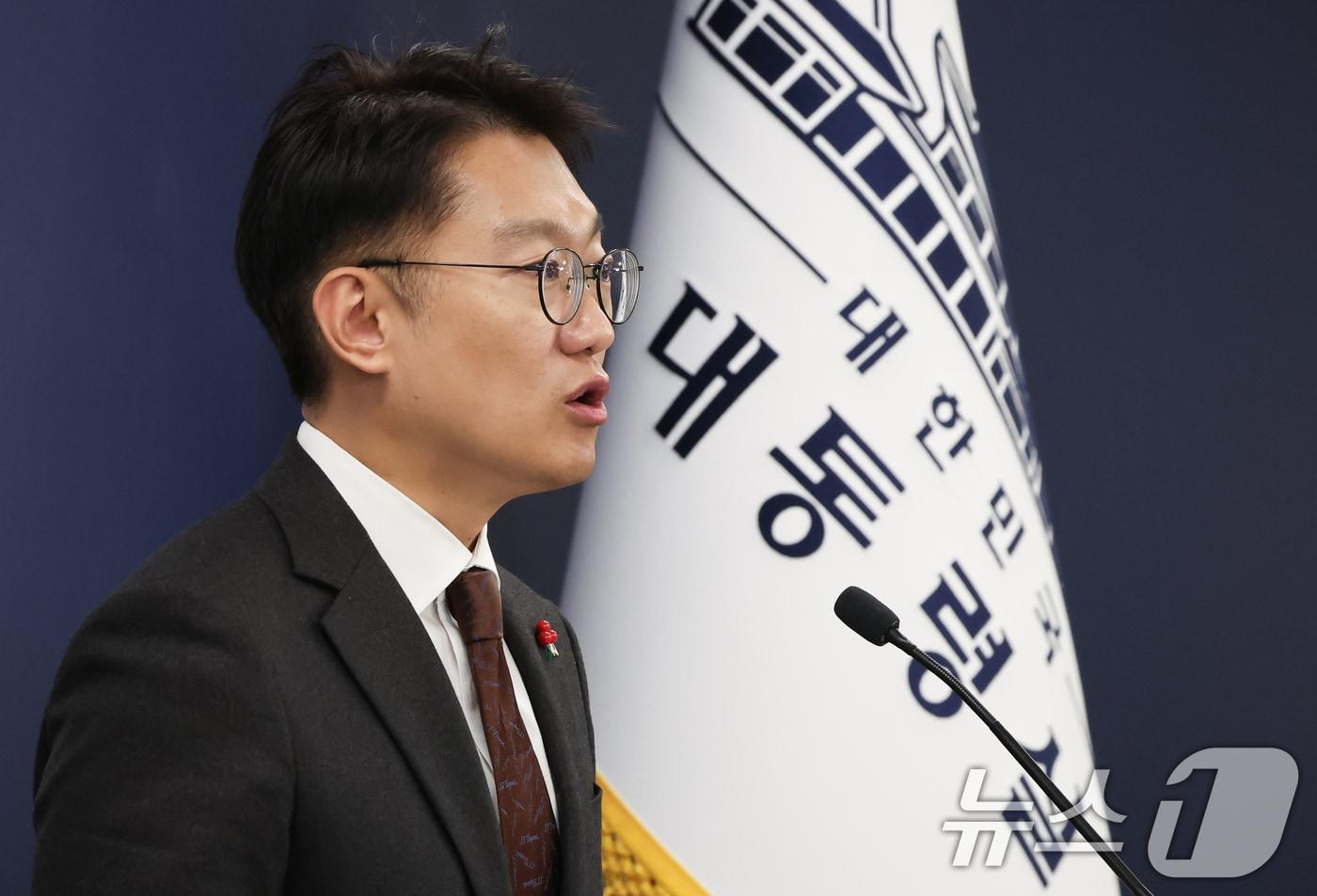 김남준 대통령실 대변인이 14일 서울 용산 대통령실 청사에서 정부 부처 업무보고 관련 브리핑을 하고 있다. 2025.12.14/뉴스1 ⓒ News1 허경 기자