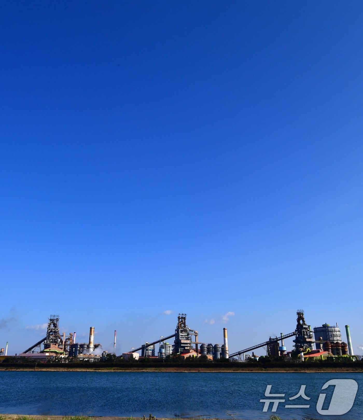 본문 이미지 - 포스코 포항제철소. (뉴스 1 자료, 재판매 및 DB금지) 2025.12.15/뉴스1 ⓒ News1 최창호 기자