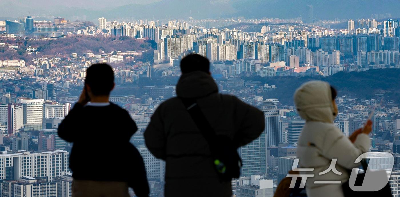 서울 남산에서 바라본 아파트 단지의 모습. (자료사진) /뉴스1 ⓒ News1 이호윤 기자