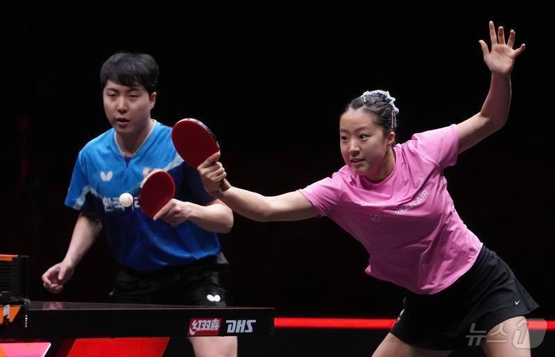 본문 이미지 - 한국 탁구 혼합복식 임종훈-신유빈 조 ⓒ 신화통신=뉴스1