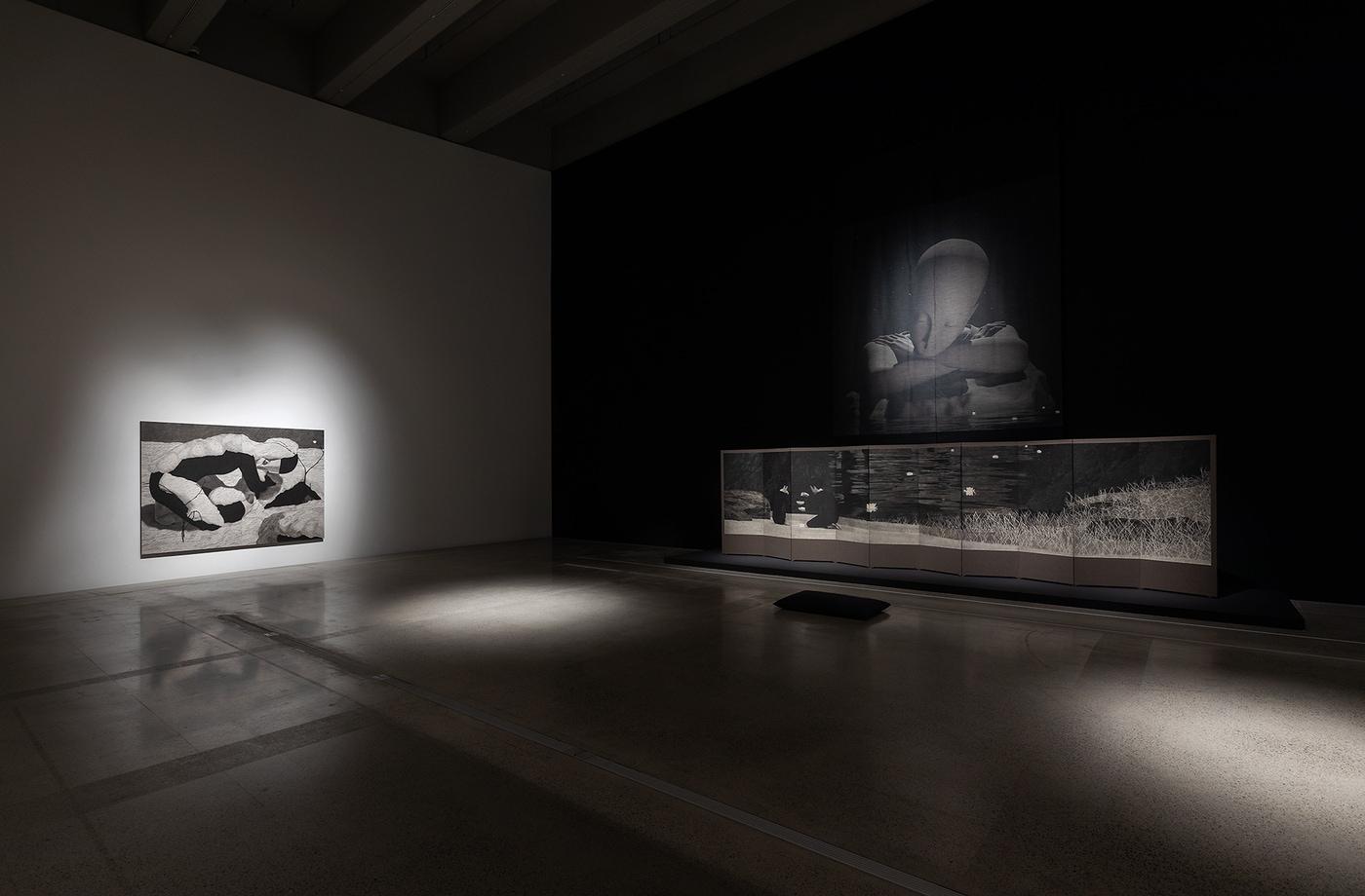 무나씨, '우리가 지워지는 계절에' 전시 전경, 스페이스K 서울, Photo by JunHo Lee (스페이스K 서울 제공)