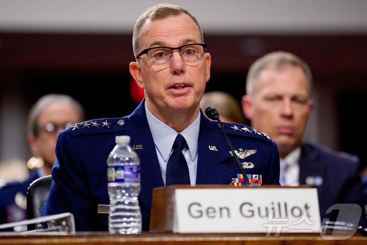 그레고리 마이클 기요 미국 북부사령부 사령관이 11일(현지시간) 상원 군사위원회 청문회에서 답변을 하고 있다. 2025.12.11 ⓒ AFP=뉴스1
