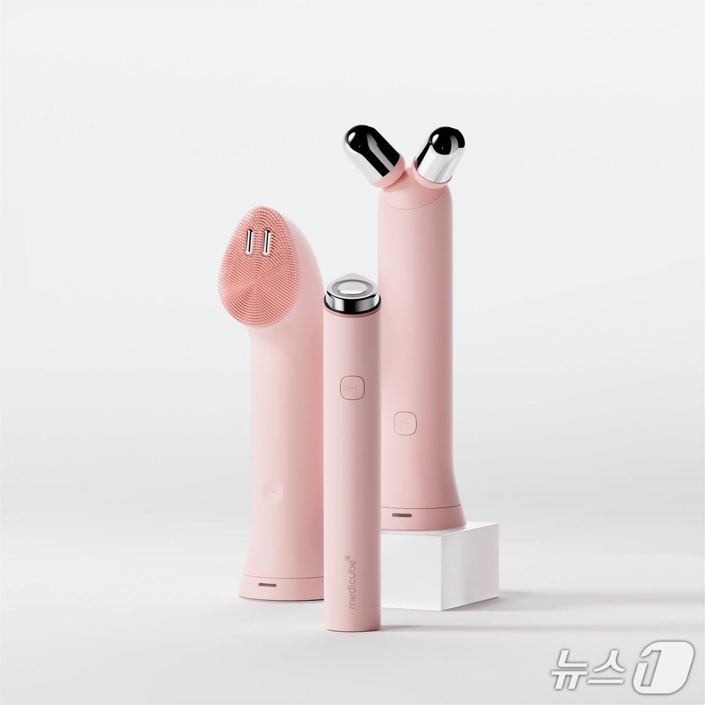 본문 이미지 - 메디큐브 에이지알의 결합형 뷰티 디바이스 라인업 (에이피알 제공)
