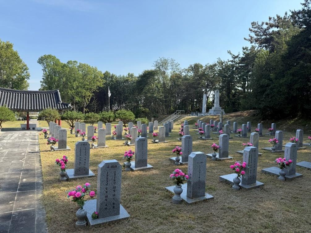본문 이미지 - 전북 익산시 팔봉군경묘지.(국가보훈부 제공)
