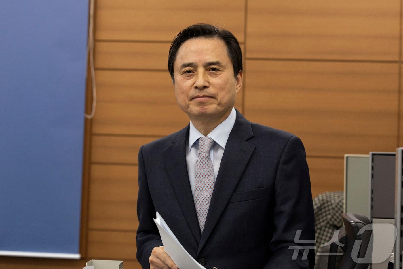 12·3 비상계엄 관련 내란·외환 의혹을 수사했던 내란 특검팀의 조은석 특별검사가 15일 오전 서울 서초구 고등검찰청에서 180일간의 수사 기간을 마치고 최종 수사 결과 발표를 마치고 퇴장하고 있다. (공동취재) 2025.12.15/뉴스1 ⓒ News1 박지혜 기자