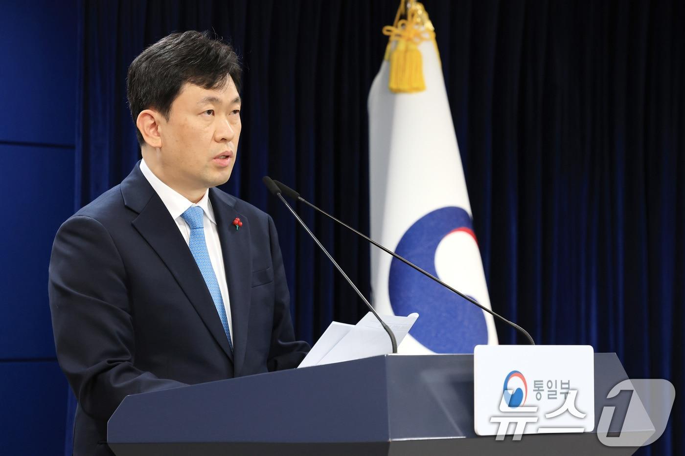 윤민호 통일부 대변인이 15일 서울 종로구 정부서울청사 브리핑실에서 정례브리핑을 하고 있다. 2025.12.15/뉴스1 ⓒ News1 임세영 기자