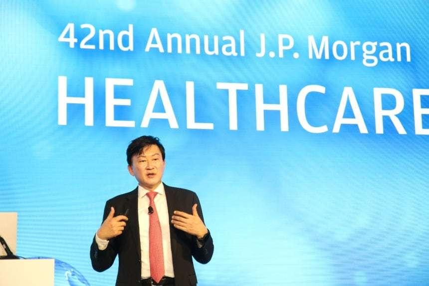 본문 이미지 - 존 림 삼성바이오로직스 대표가 '2024 JP모건 헬스케어 콘퍼런스'에서 발표하고 있다. (삼성바이오로직스 제공)