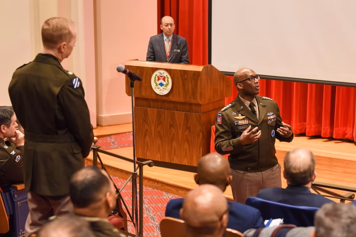 제이비어 브런슨 주한미군사령관이 12일(현지시간) 국방대학교에서 강연하고 있다.(주한미군 제공)