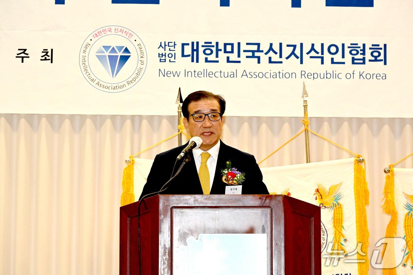 15일 오후 3시 부산상공회의소 2층에서 열린 사단법인 대한민국신지식인협회 주관 &#39;2025 대한민국신지식인 인증식&#39;에서 인사말을 하고 있는 권기재 대한민국신지식인협회장.&#40;대한민국신지식인협회 제공. 재판매 및 DB금지&#41;