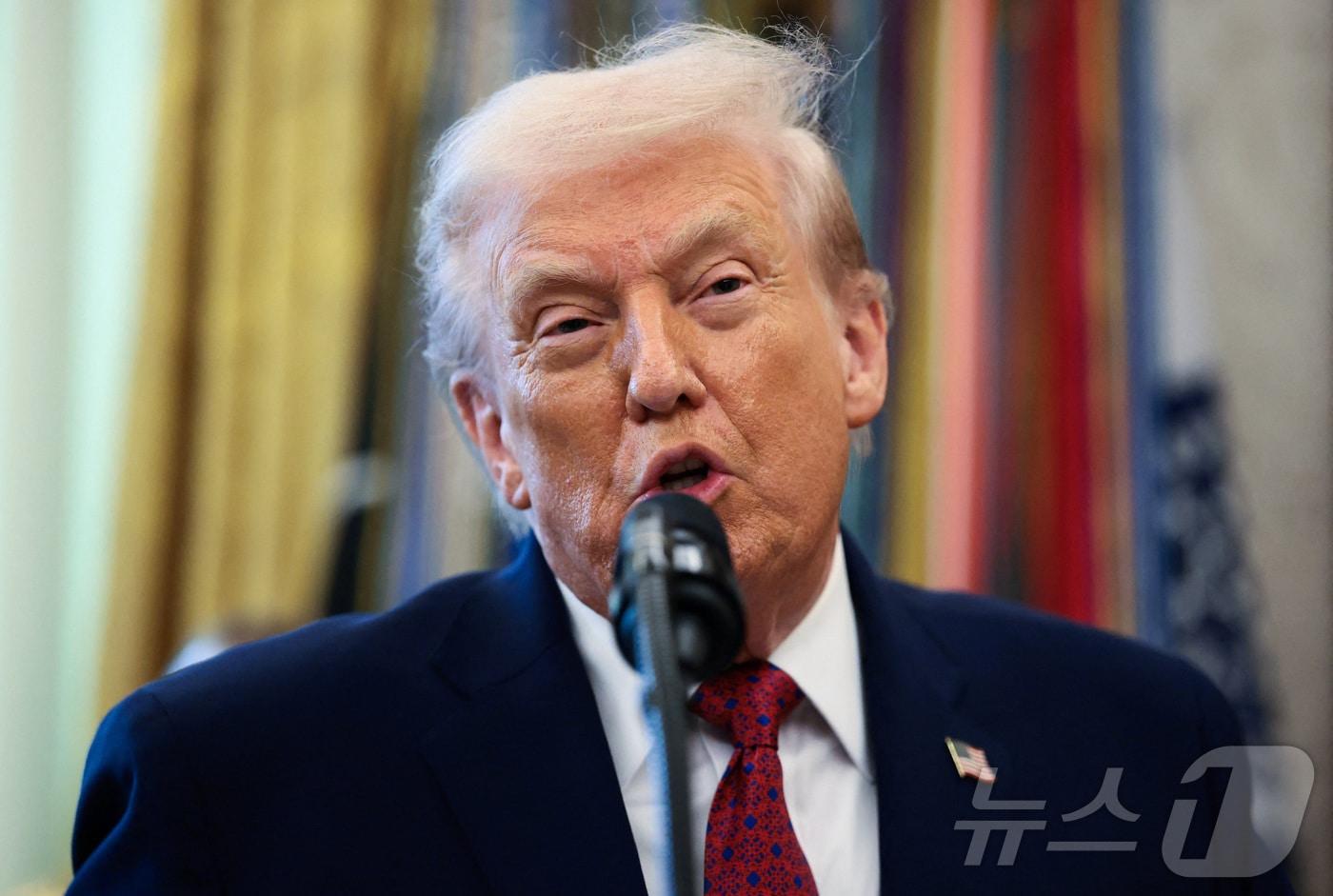 도널드 트럼프 미국 대통령이 15일(현지시간) 워싱턴DC 백악관에서 열린 멕시코 국경 방어 메달 수여식에서 발언하고 있다. 2025.12.15. ⓒ 로이터=뉴스1 ⓒ News1 류정민 특파원