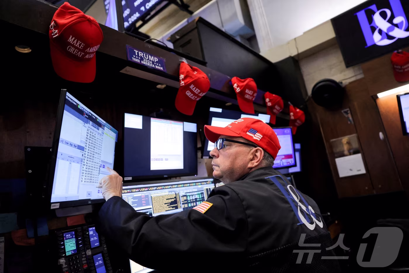 NYSE의 한 트레이더. ⓒ 로이터=뉴스1