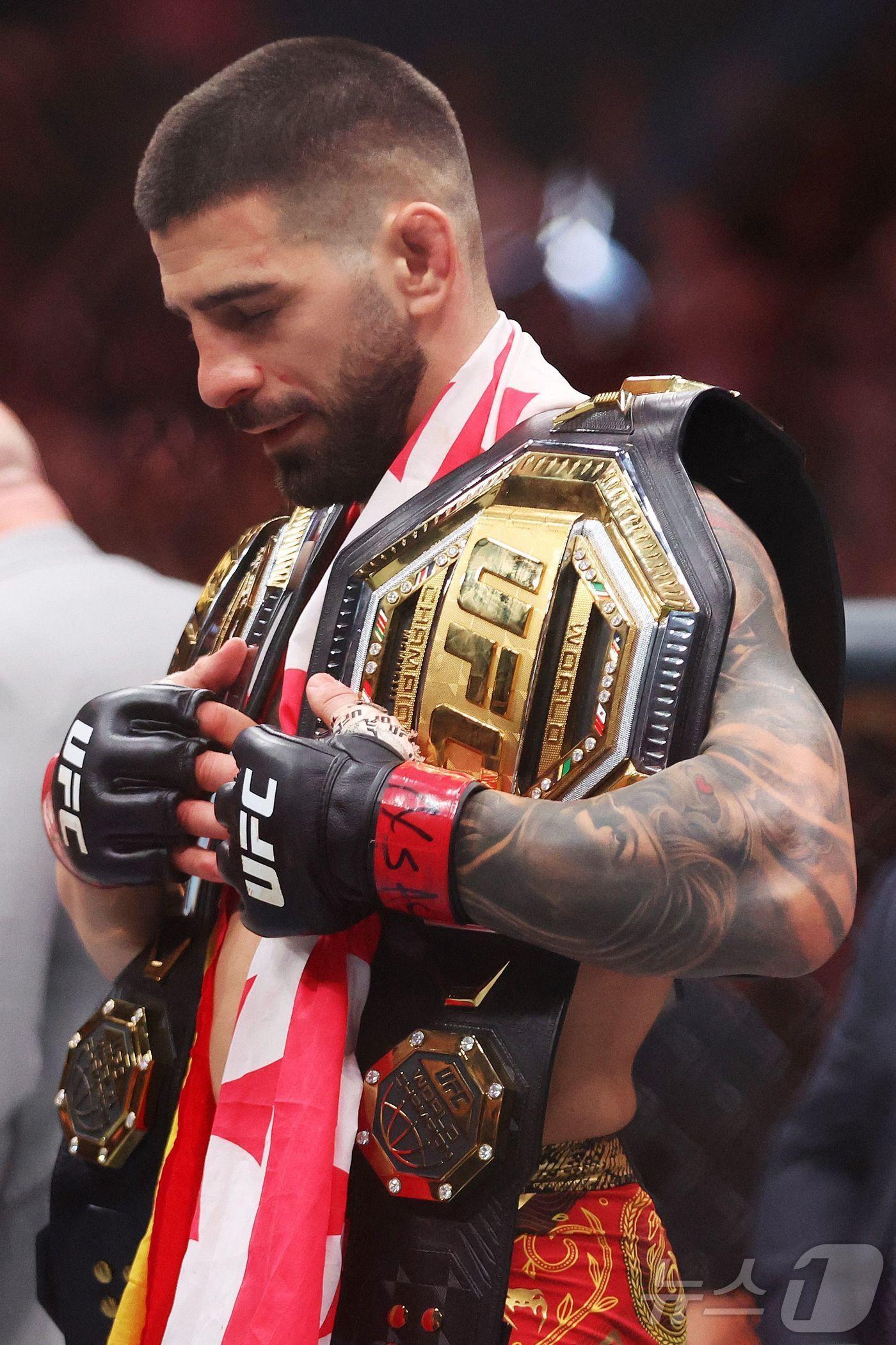 본문 이미지 - UFC 두 체급 챔피언 일리아 토푸리아. ⓒ AFP=뉴스1