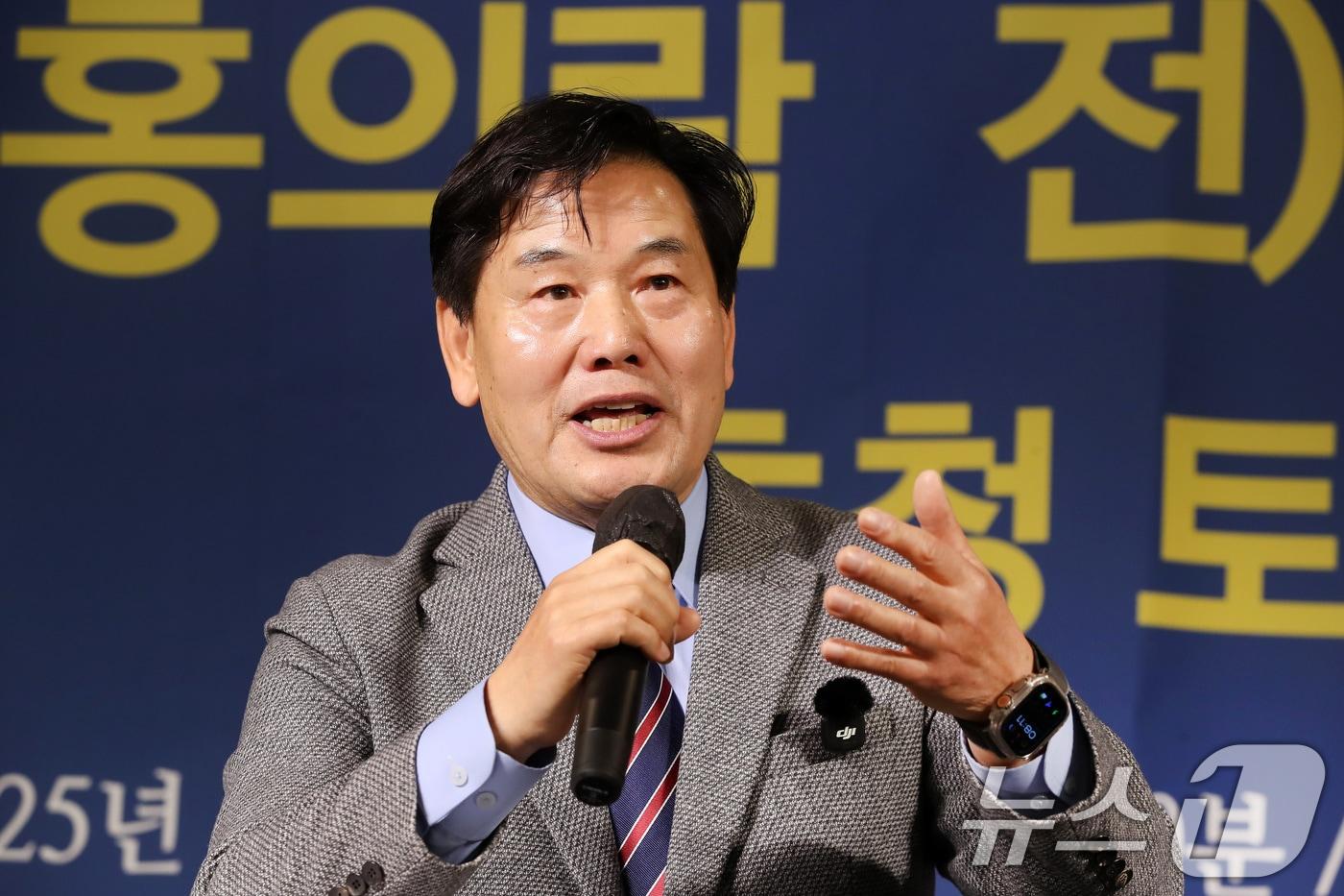 홍의락 전 더불어민주당 의원이 16일 오전 대구 남구 이천동 대구아트파크에서 열린 아시아포럼21 정책토론회에 참석해 발언하고 있다. 2025.12.16/뉴스1 ⓒ News1 공정식 기자