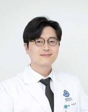 본문 이미지 - 췌장암 치료에서 '뉴라펙' 효능을 연구한 이충근 연세암병원 종양내과 교수.(GC녹십자 제공)/뉴스1