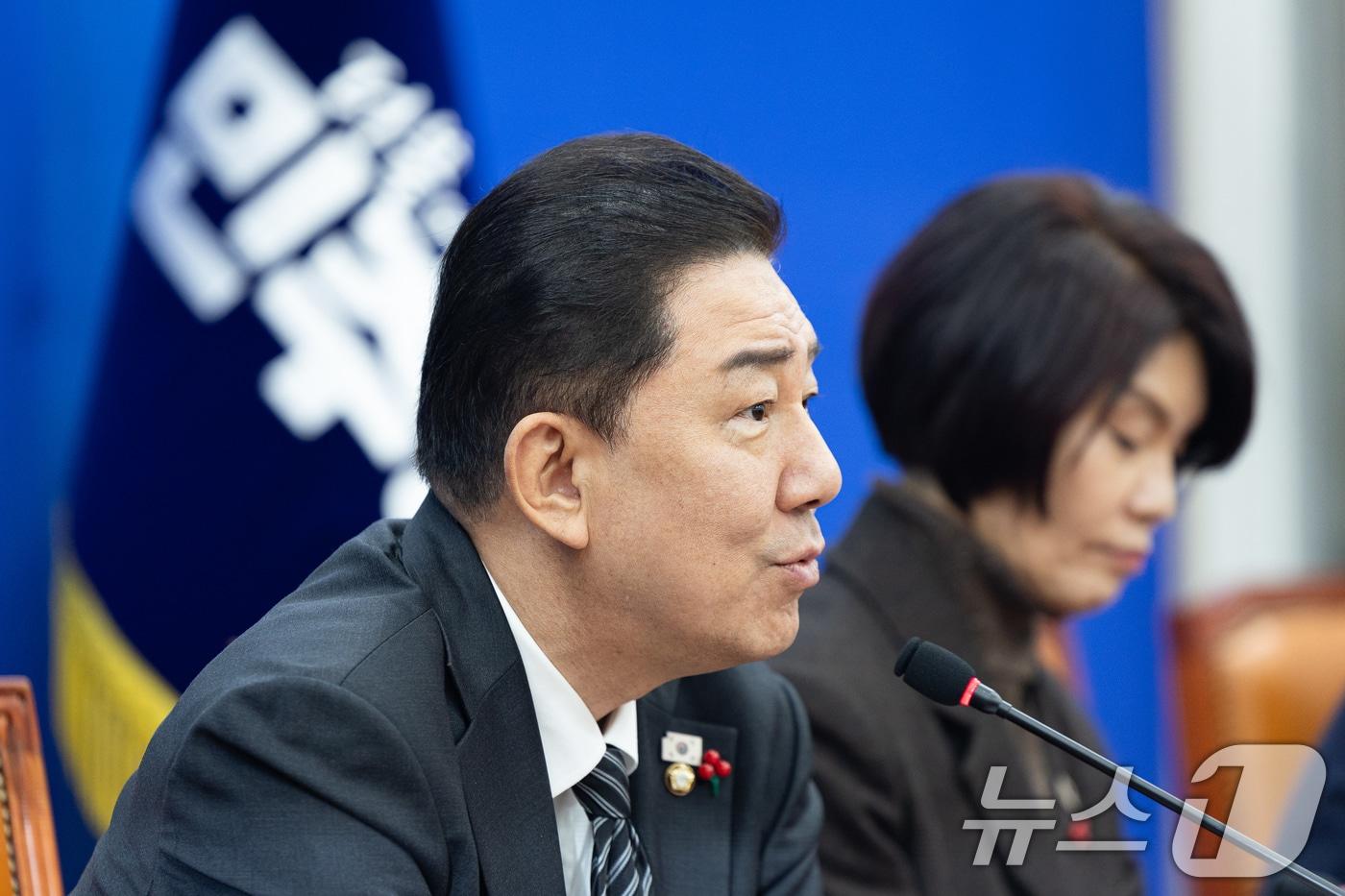 김병기 더불어민주당 원내대표가 16일 서울 여의도 국회에서 열린 원내대책회의에서 모두 발언을 하고 있다. 2025.12.16/뉴스1 ⓒ News1 유승관 기자