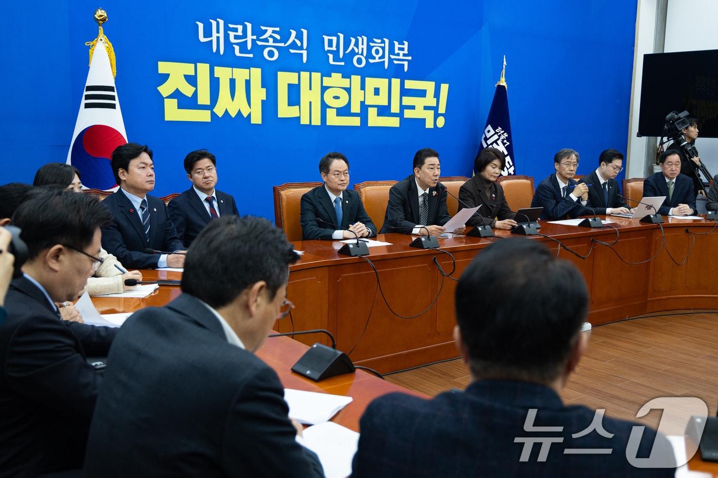 김병기 더불어민주당 원내대표가 16일 서울 여의도 국회에서 열린 원내대책회의에서 모두 발언을 하고 있다. 2025.12.16/뉴스1 ⓒ News1 유승관 기자
