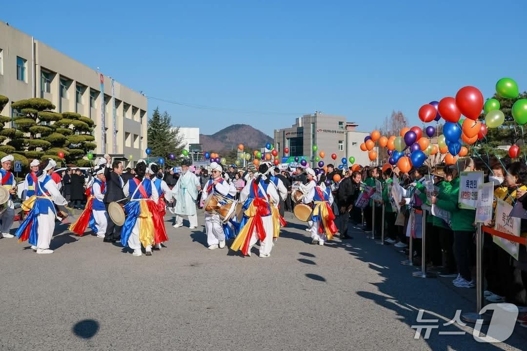 본문 이미지 - 옥천군  농어촌 기본소득 시범지역 추가 선정 자축 행사(옥천군 제공. 재판매 및 DB금지) /뉴스1