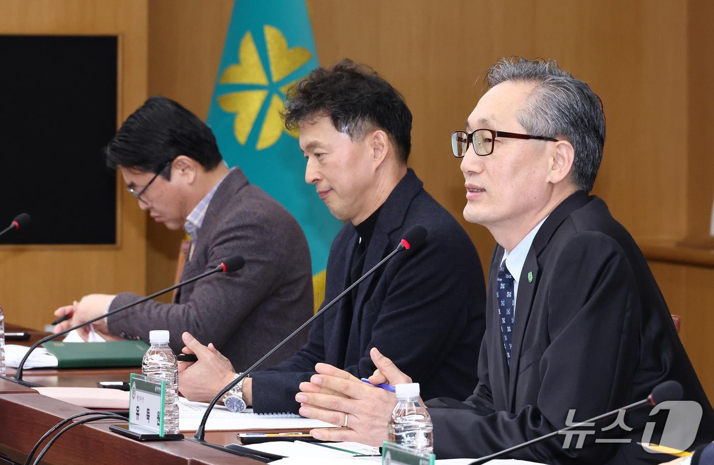 유득원 대전시 행정부시장이 16일 오전 시청 대회의실에서 '트램 건설사업 통합 공정관리 보고회'를 주재하고 있다. (시 제공) / 뉴스1