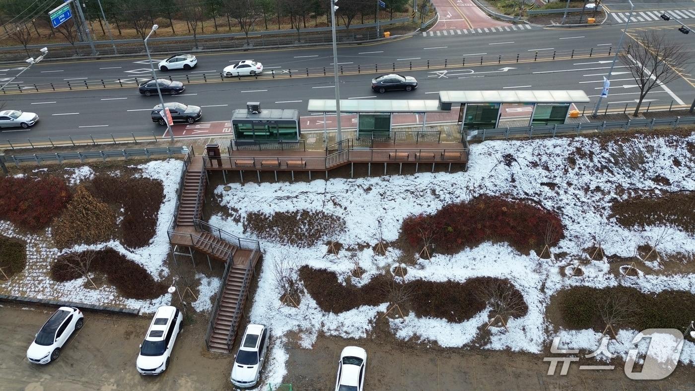 용인시가 수지구 성복동에 조성한 미세먼지 차단숲 전경.(용인시 제공)