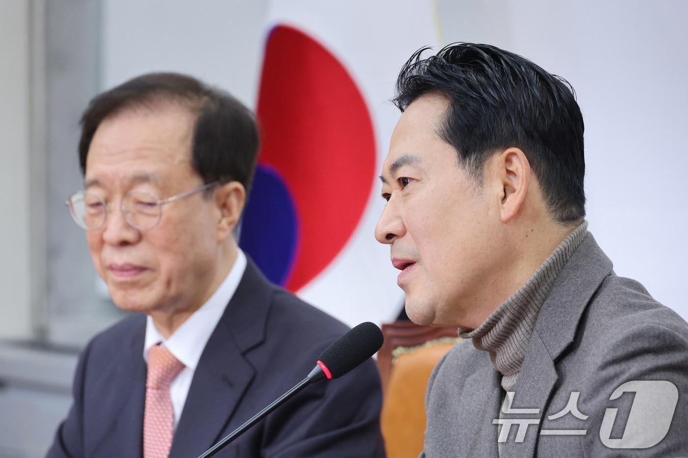 장동혁 국민의힘 대표가 16일 서울 여의도 국회를 찾은 이석연 국민통합위원장을 접견하며 발언하고 있다. ⓒ News1 신웅수 기자