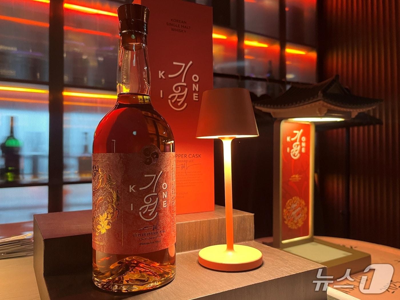 본문 이미지 - 국내 최초 싱글몰트 위스키 스타트업인 기원(KI ONE)이 출시한 한정판 신제품 '레드페퍼 캐스크' / 뉴스1  박혜연 기자 ⓒ 뉴스1