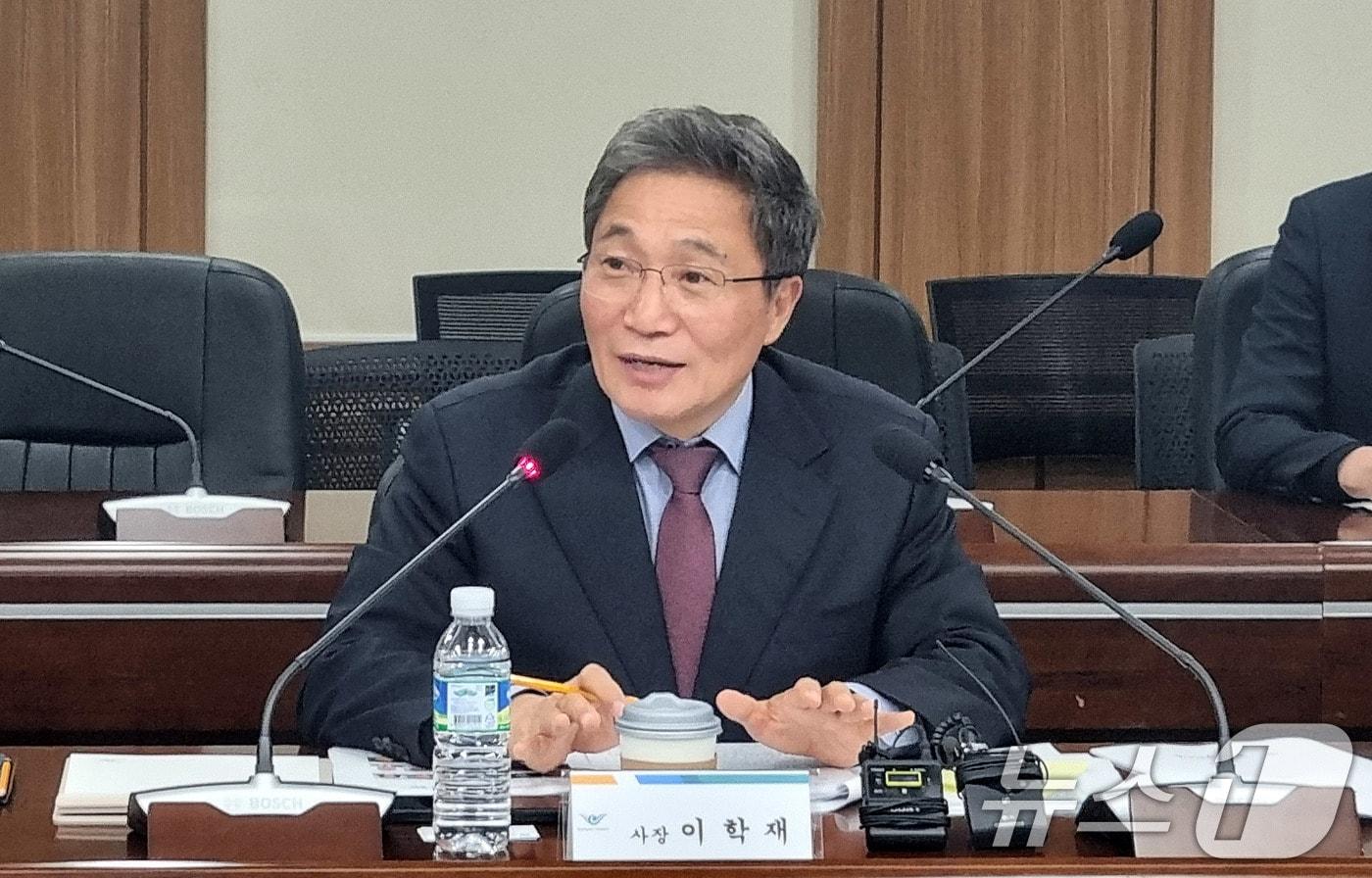 본문 이미지 - 이학재 인천공항공사 사장이 16일 인천국제공항공사 회의실에서 열린 기자간담회에서 질의에 답변하고 있다. (인천공항공사 제공. 재판매 및 DB 금지) ⓒ News1 박지혜 기자